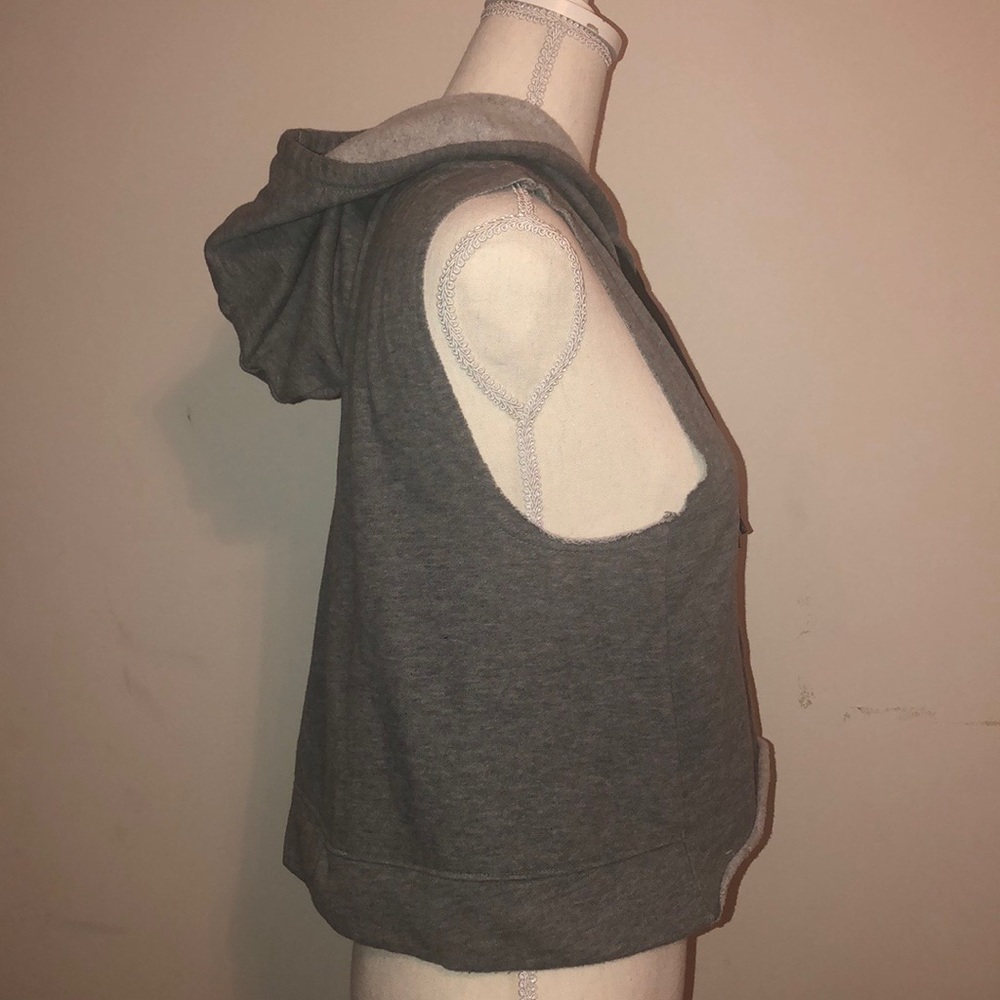 Aeropostale Sleeveless Hoodie - Picture 3 of 3